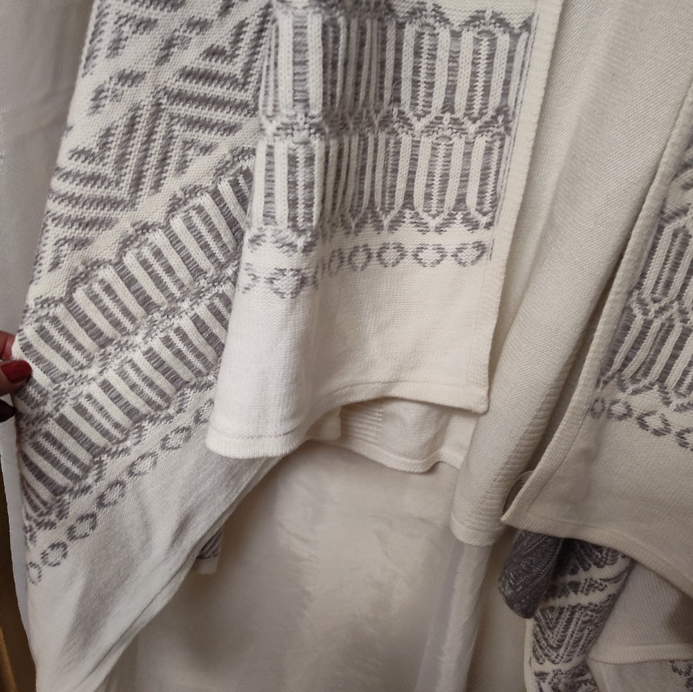 Merona cardigan, white and grey, XL but it seems to be oversized - Picture 4 of 8